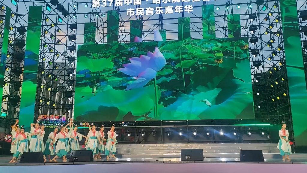 古典舞《莲鼓越歌行》