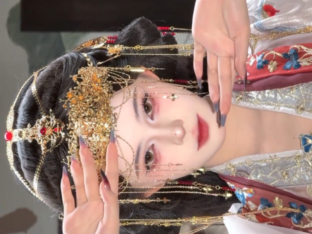 “翻手为云 覆手为雨”