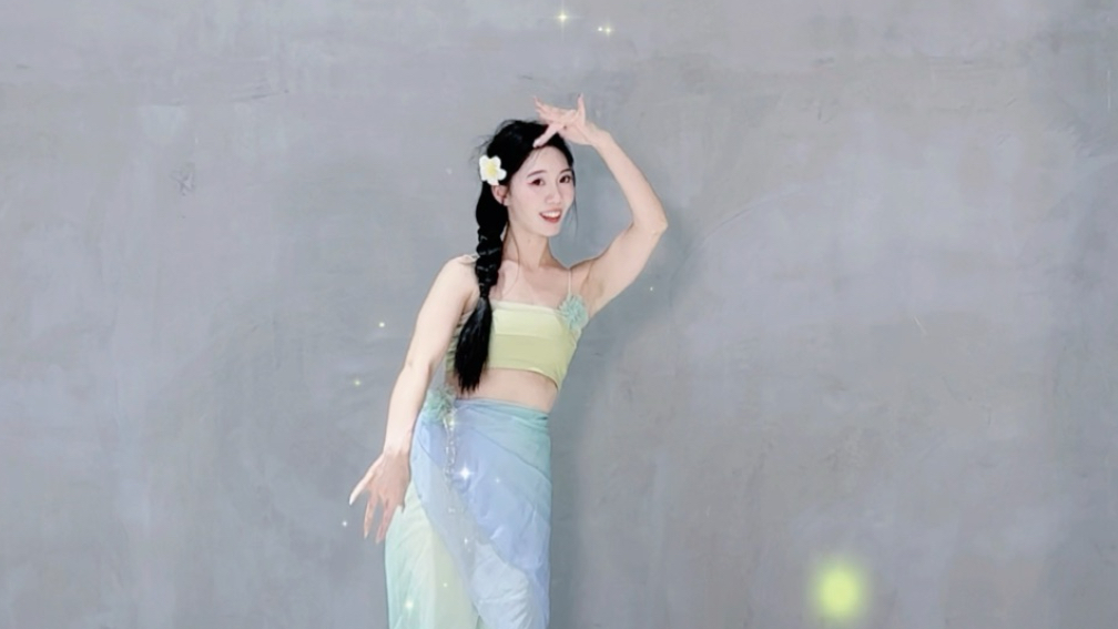 傣族舞｜《荷塘月色》“萤火虫点亮夜的星光 谁为我添一件梦的