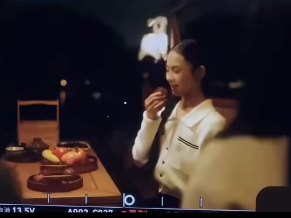 “你是我糜烂的救赎.”