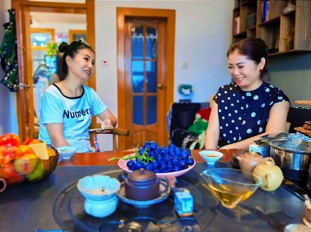 偷得浮生半日闲，约上最懂我的她们。茶是新沏的，笑是发自心底的