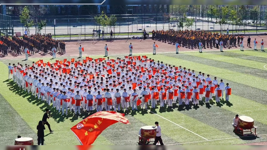 在这里，职业教育培养的不仅是技能，更是将个体融入集体的淬炼—