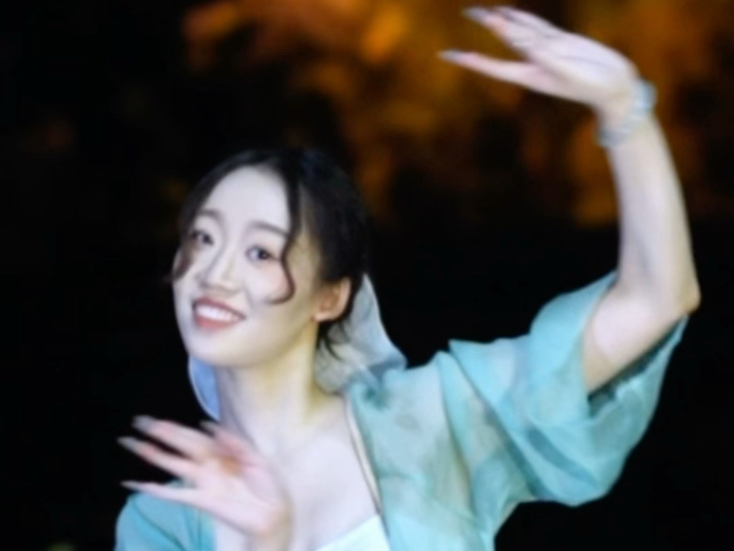 好甜呀~ #鸳鸯戏#鸳鸯戏古典舞翻跳#古典舞#谁还没跳鸳鸯戏