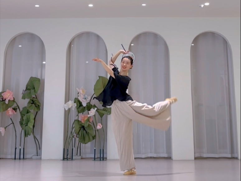 小舞段【风月吻眉梢】｜ 今晚的风有没有吹动你的心呀～