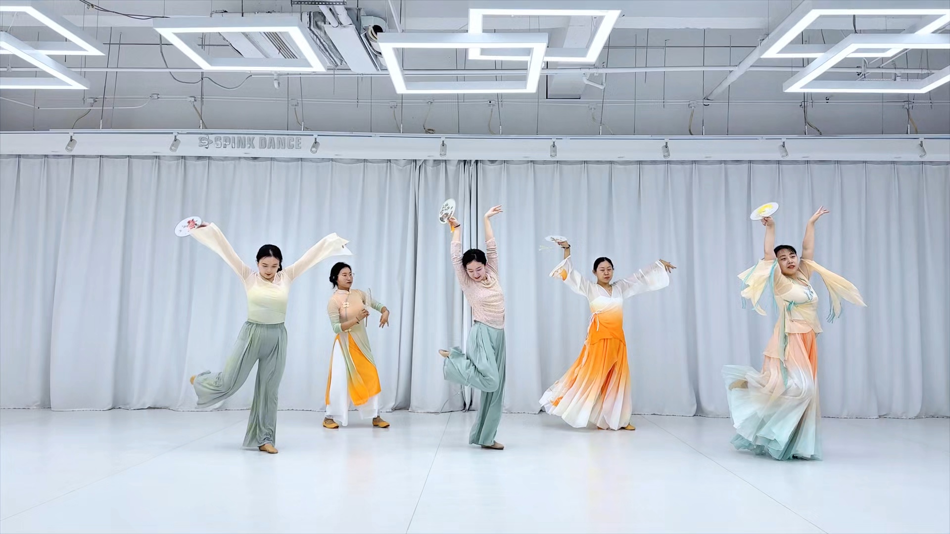 古典舞《芳华吟》