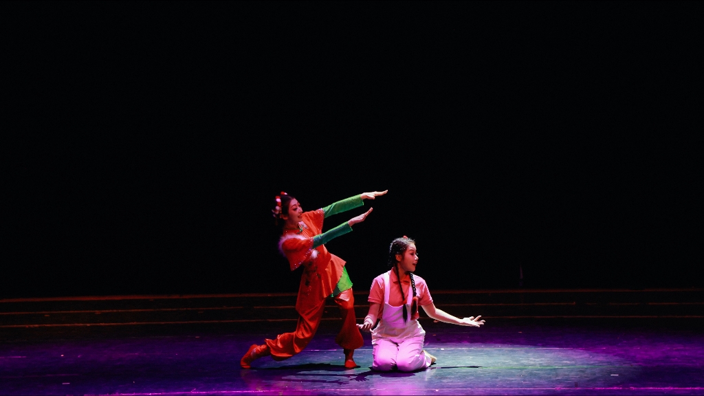 好漂亮的东北秧歌服装！！！