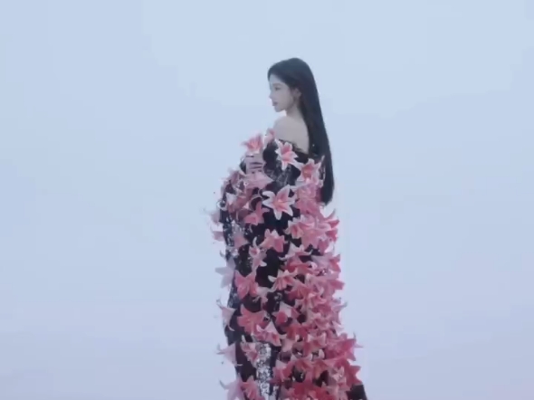 杂志预告来咯！#鞠婧祎 jjy #鞠婧祎Wonderland高定首封