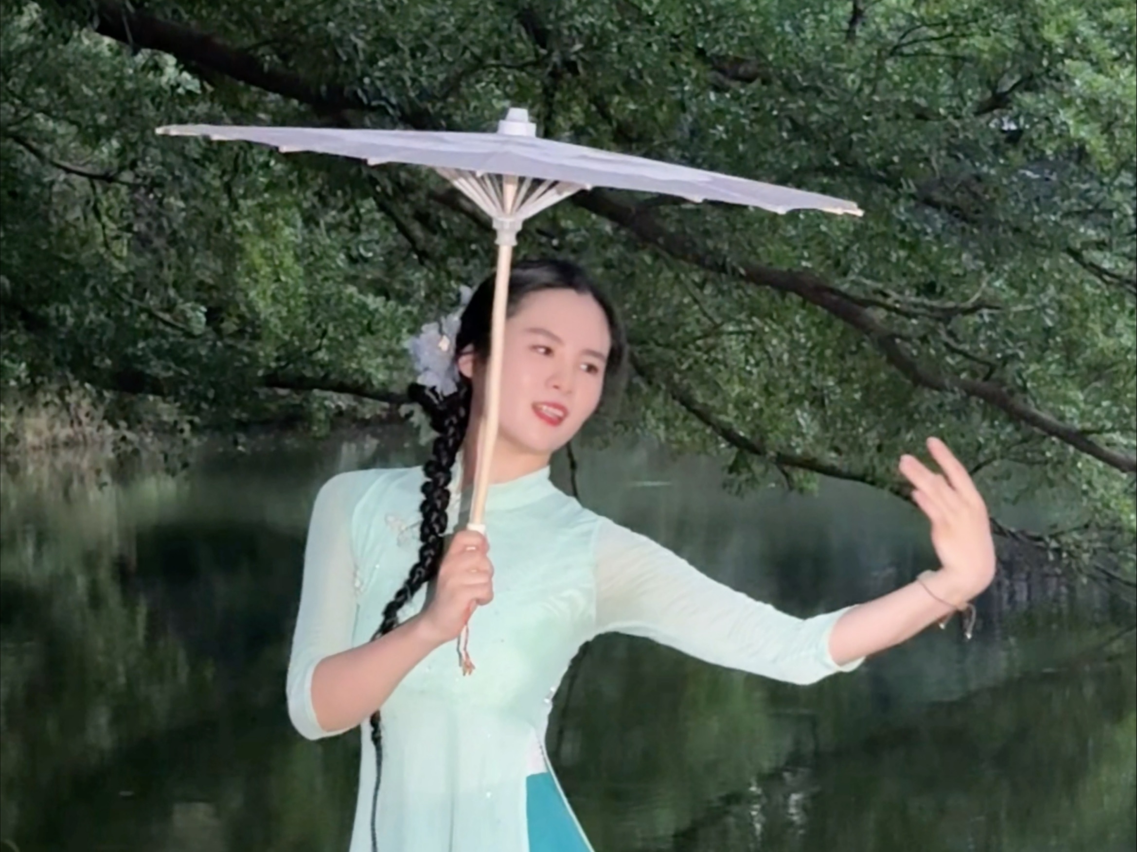 我本无意入江南，奈何江南入我心