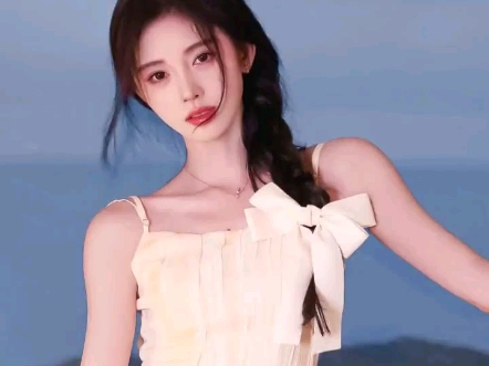 网友们，我的偶像鞠婧祎脸上长痘了都还这么听话。