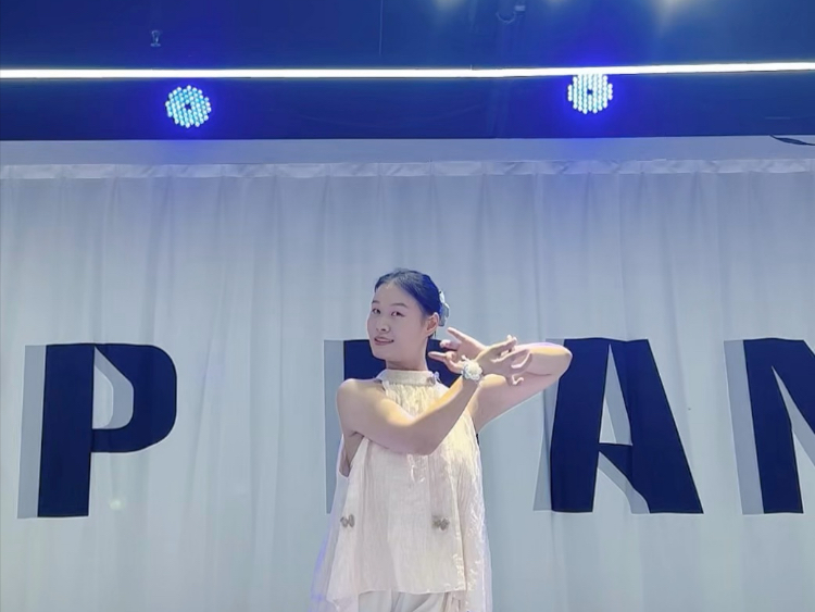 三个半月的宝宝正是离不开人的时候，但因为爸爸的角色没有隐身