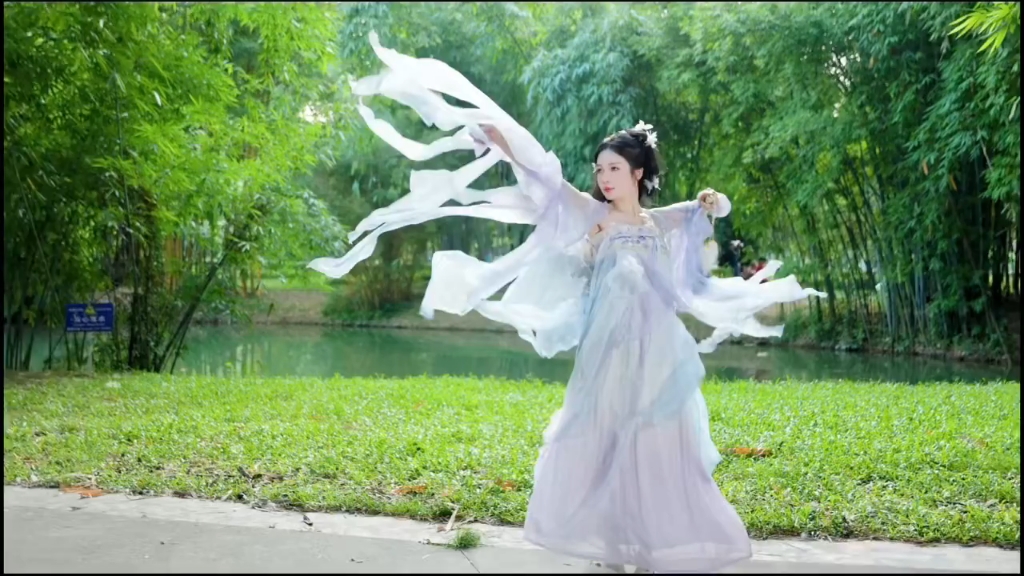 英姿飒爽的汉服舞剑小姐姐2