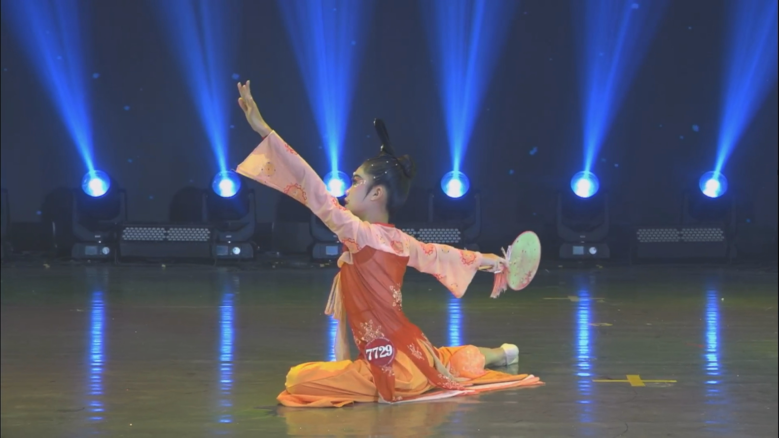 金壮锦青少儿舞蹈艺术展演组铜奖《伊人撩影》