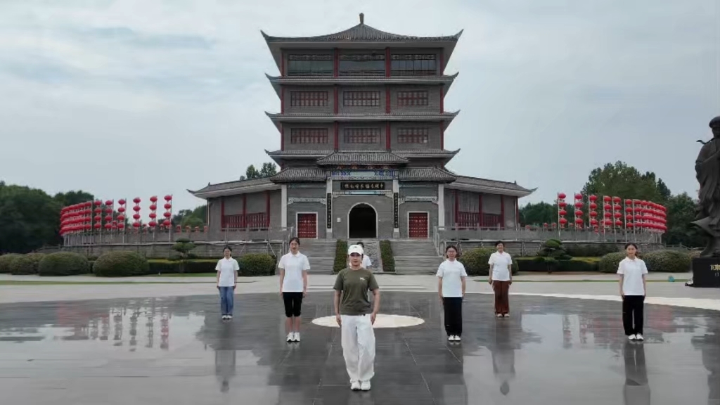 “拳承古韵展新姿 身沐晨光悟太极” 陈家沟研武学习队（邓丽洒