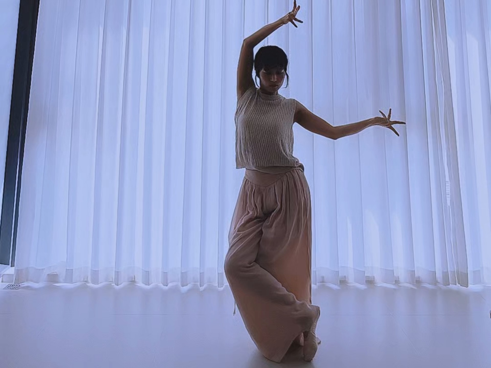 只道最是人间不能留~喜欢这首歌，喜欢这支舞。辞九门回忆~