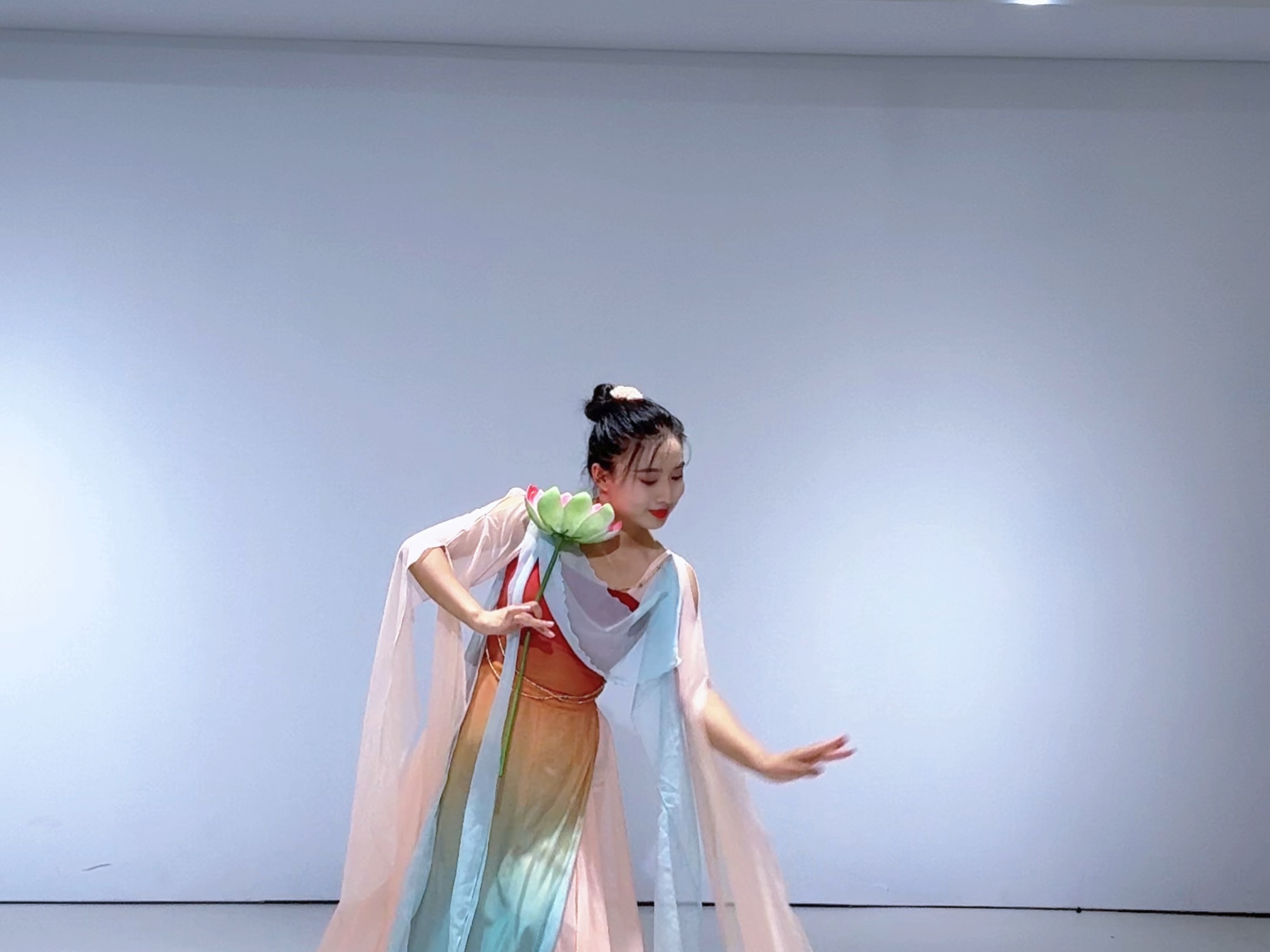 古典舞段《盈盈芙蓉余》