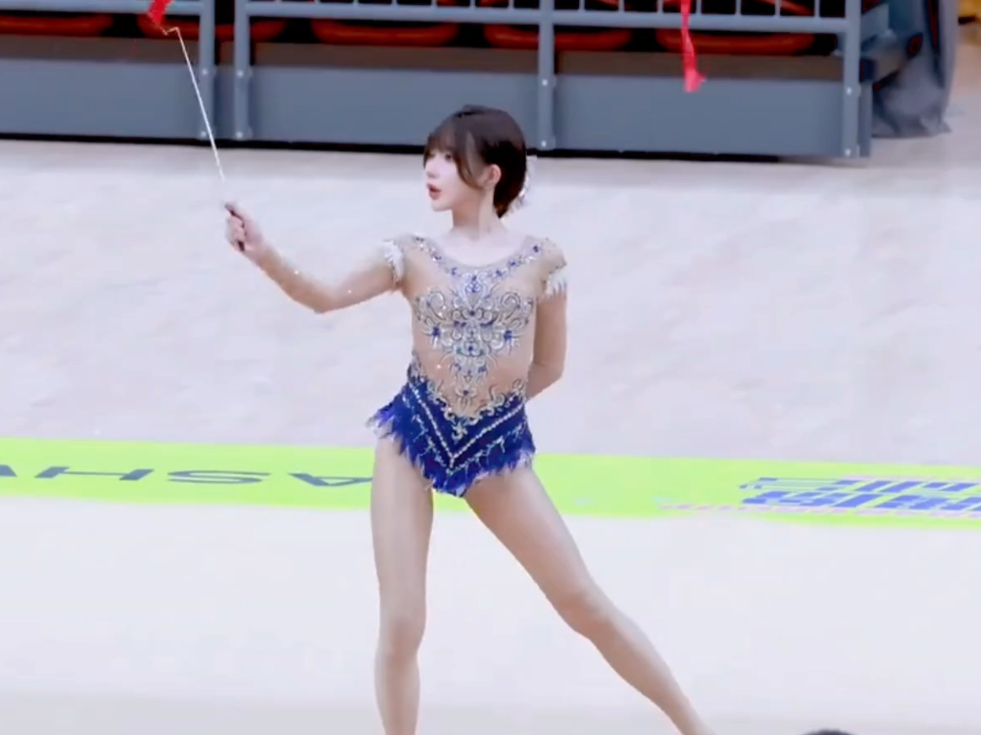 艺术体操 雷宇霄 彩带