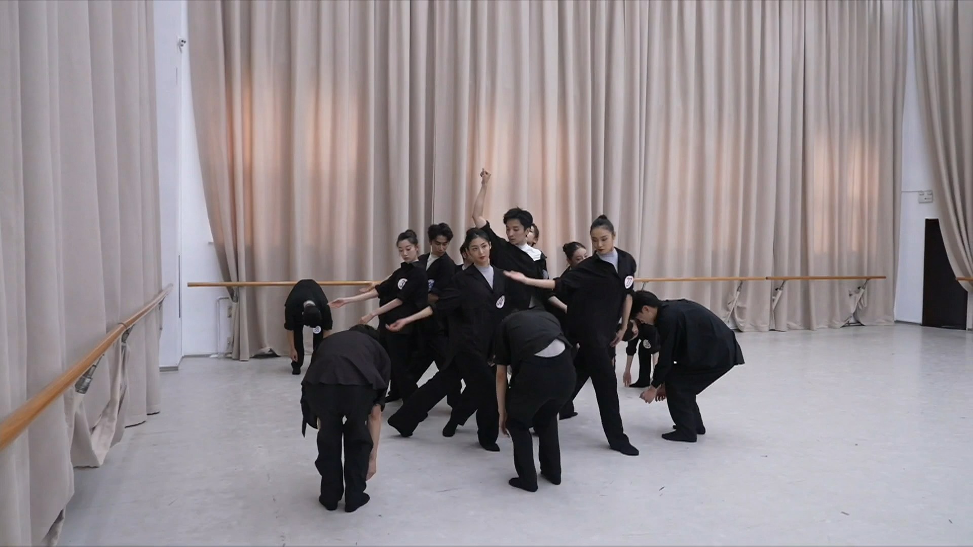 群舞《一切不及亲眼所见》