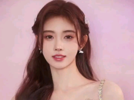 网友们，你们看，我的偶像鞠婧祎她的阿黛跟林妙妙的好像。