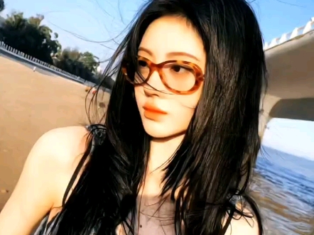 鞠婧祎游玩同款位置被扒。