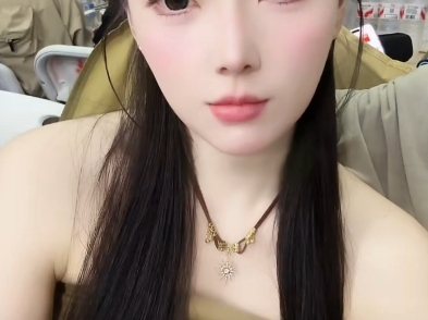 春晓比弟弟大5岁，弟弟是04的