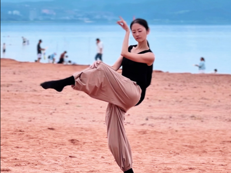 沙滩才是练核心的宝地 太难了…