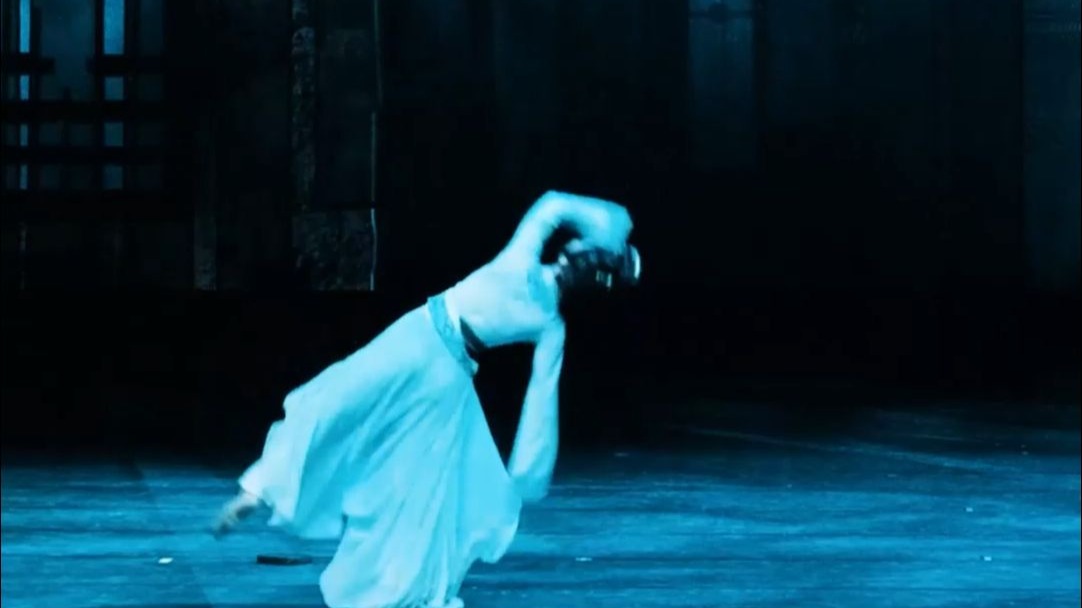 这大概就是无声的感触吧，只靠舞蹈的肢体语言就将感情表达到极