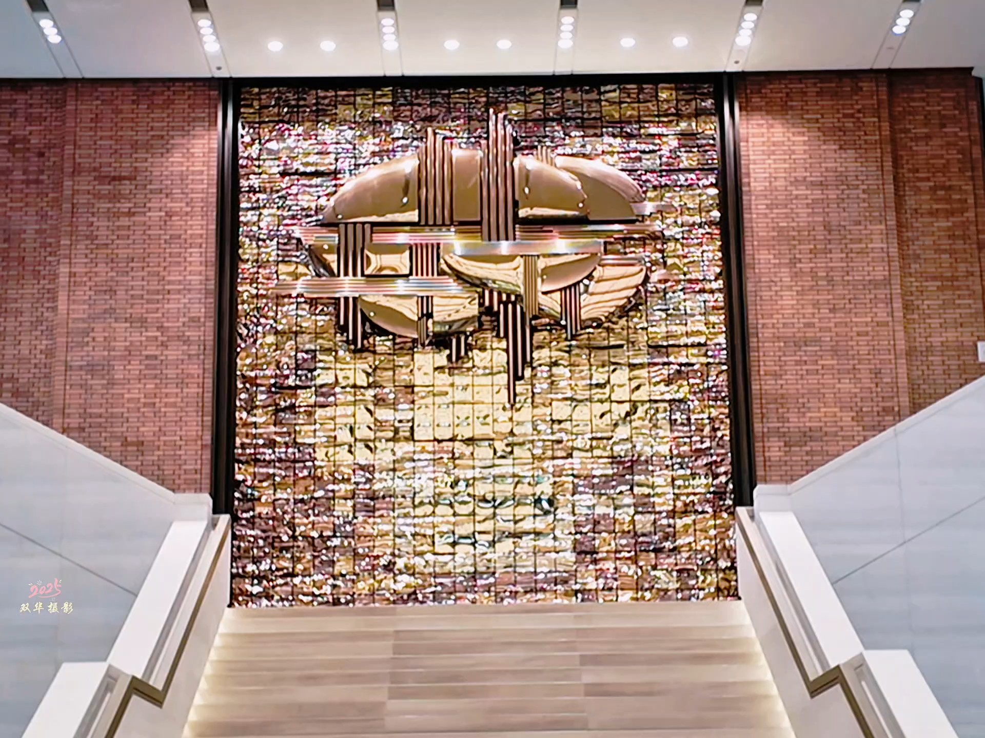 世界会客厅的心动瞬间：会场够大气，画里藏着四季流转的浪漫会讲