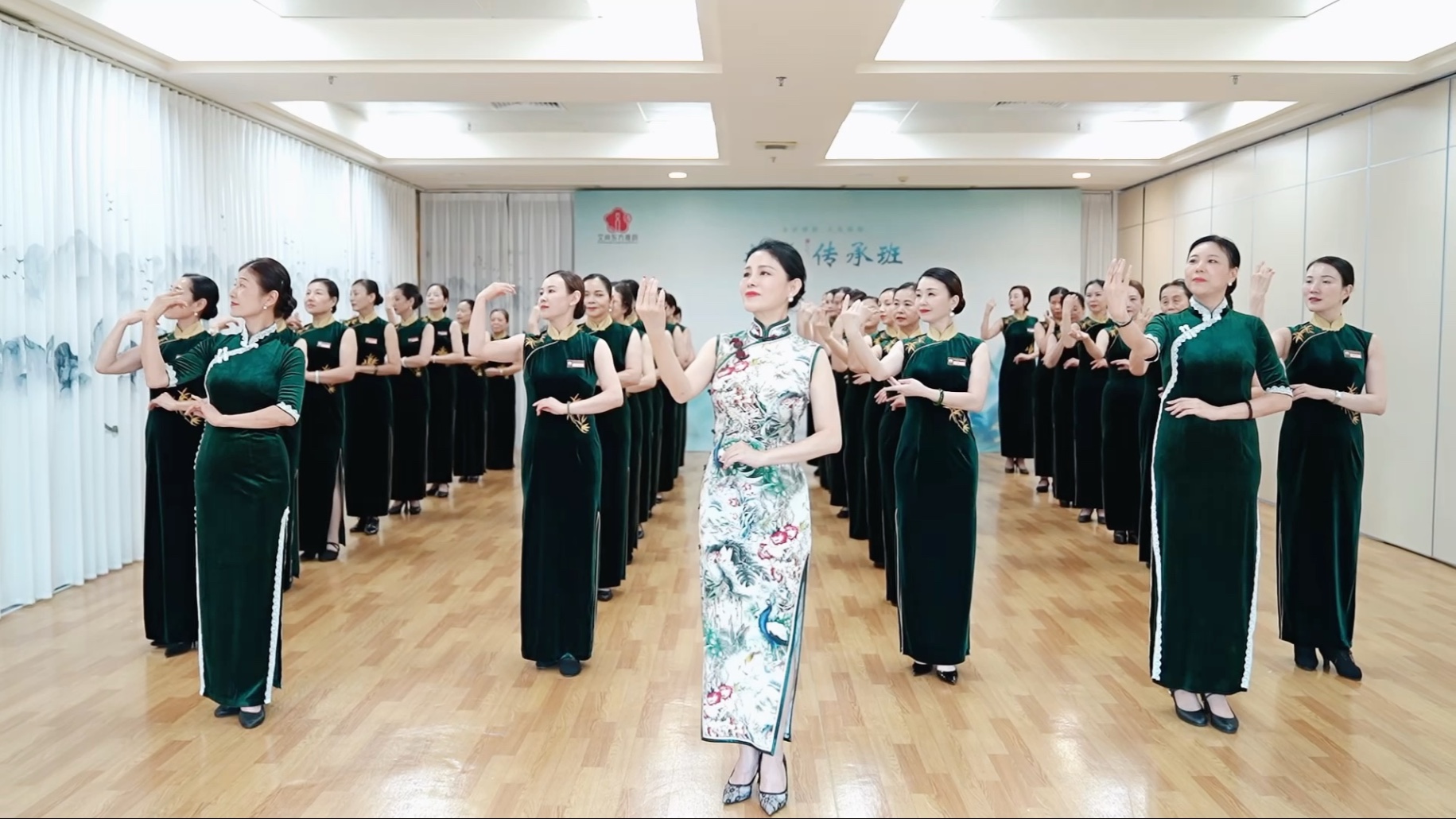 苏派风格旗袍拍照造型