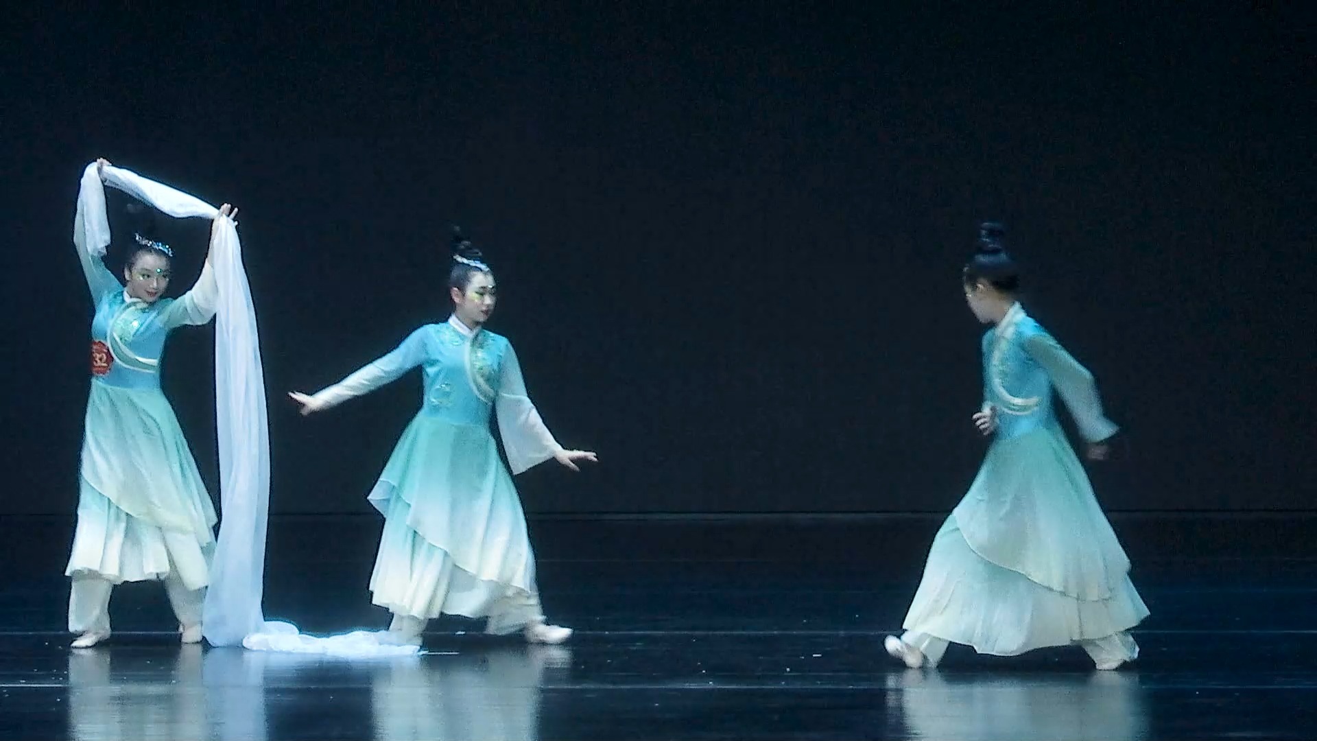 第二届"华舞行”舞蹈专业成果展演（南平站）三人舞节目：《林涧》