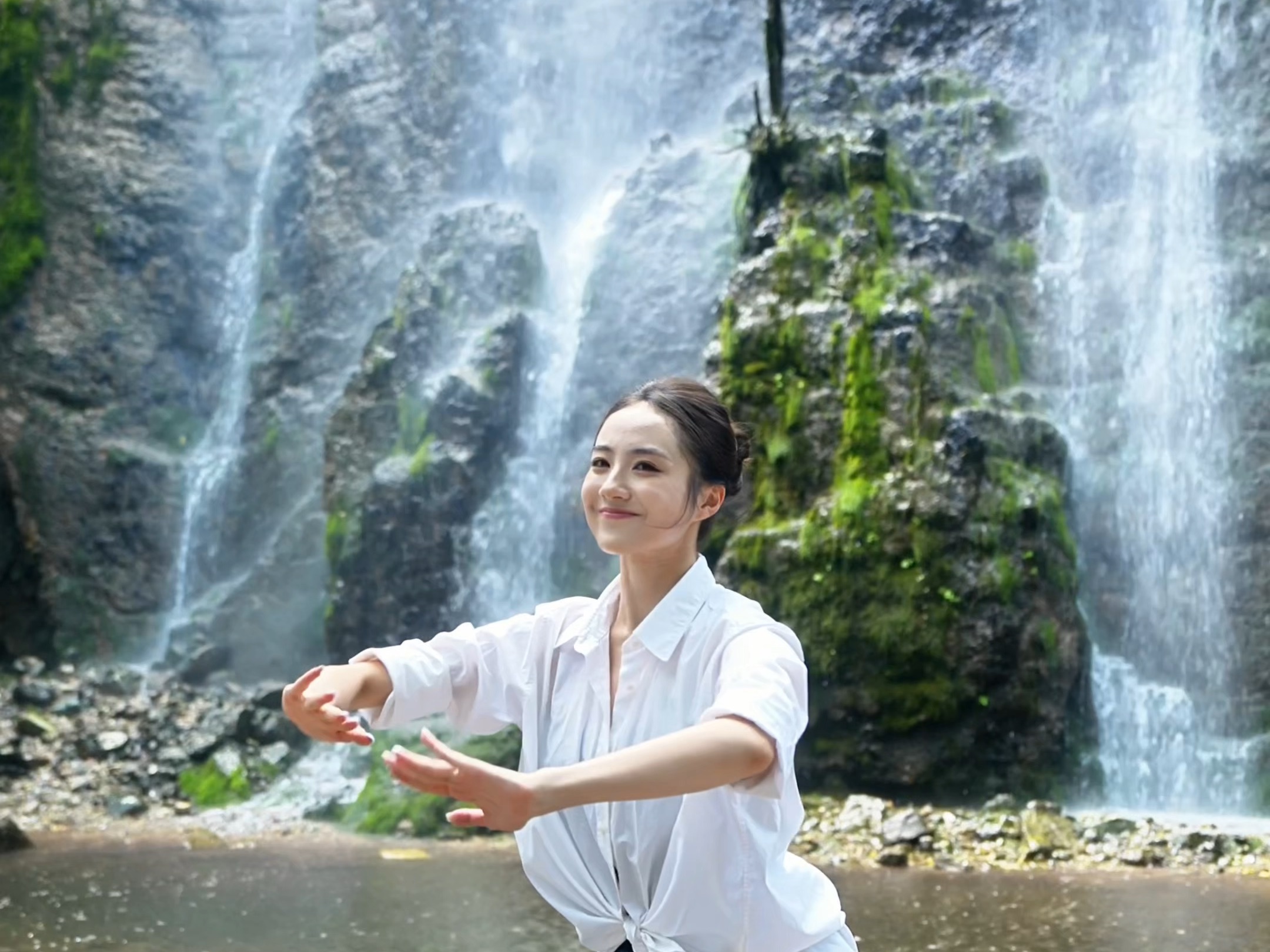 给大家带来蒙古族舞蹈