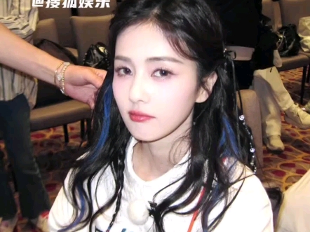 网友们，你们看，白鹿发文告别了奔跑吧13。