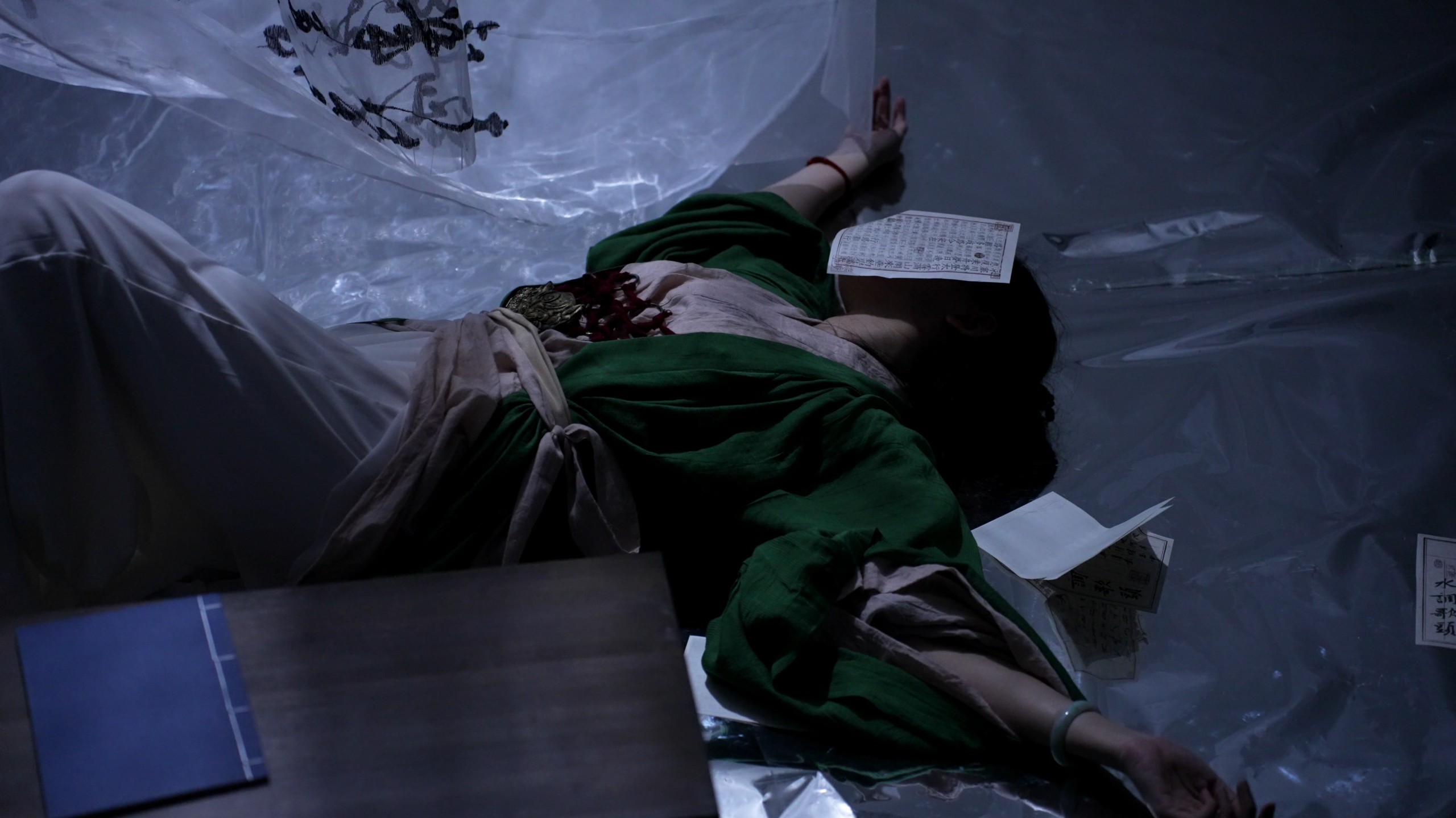 雕栏玉砌应犹在 只是朱颜改