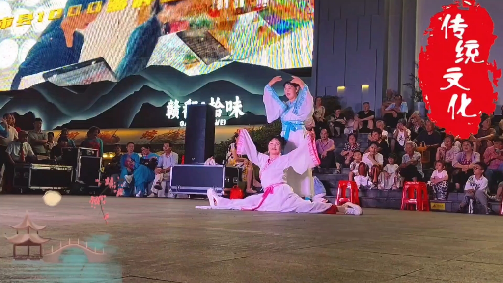 快来看大妈们的表演#群众演出#歌舞#风景#演出现场#原创视频