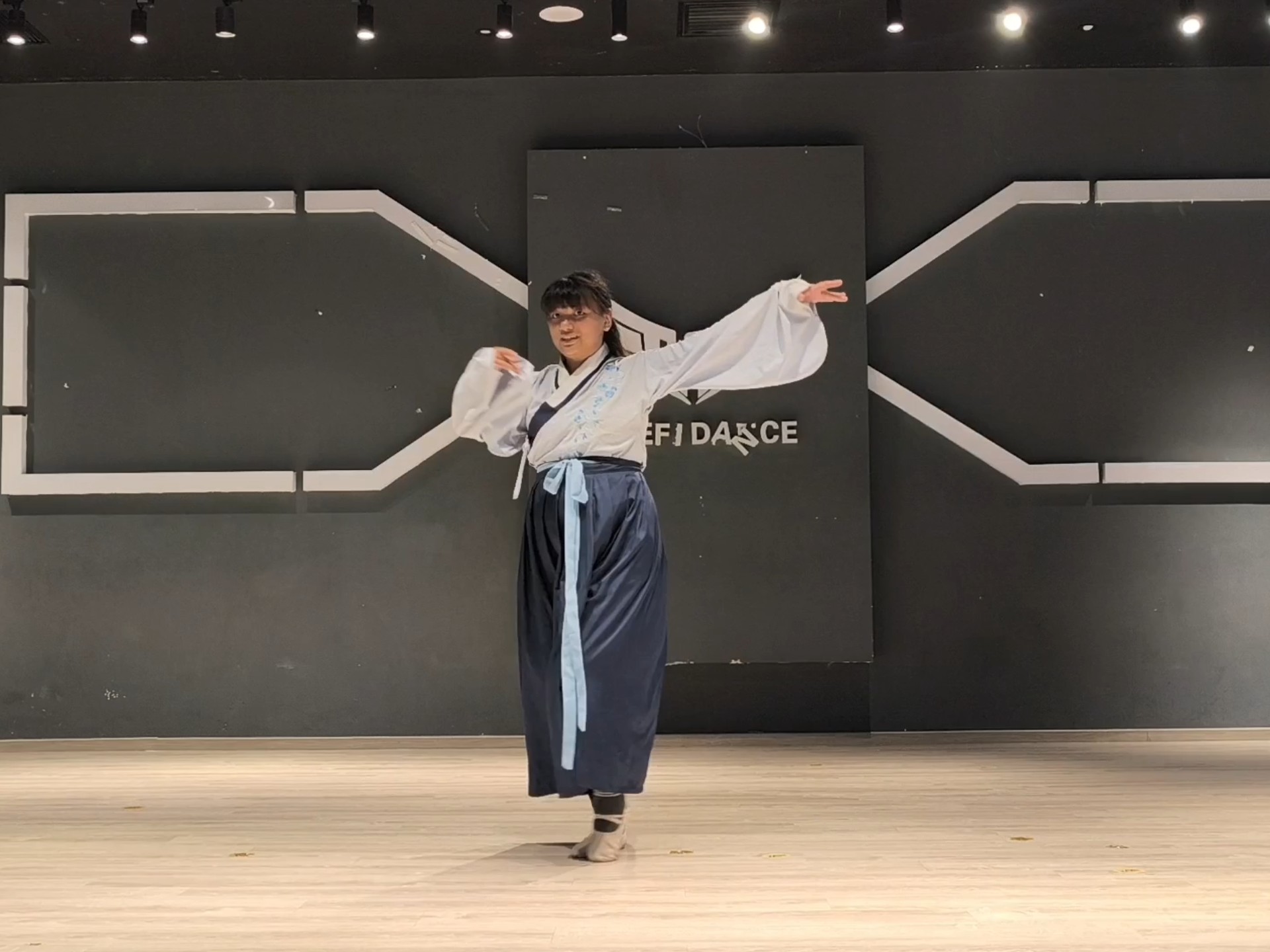 翻跳：青玉案·元夕