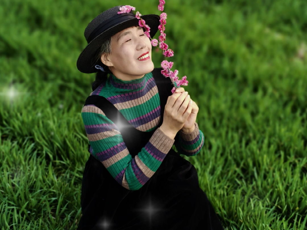独行春风里，笑藏花痴心。