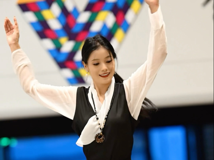 锅庄舞，藏族姑娘