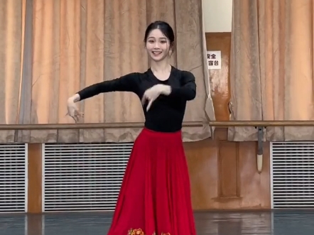 看看新疆舞