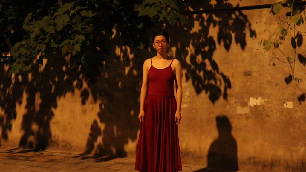 世界赠予我的 舞蹈/在校门口。一切都变了 只有这边走道旁的