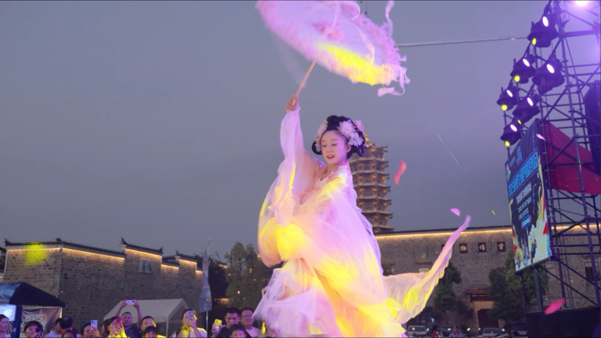 古典舞《苏幕遮》