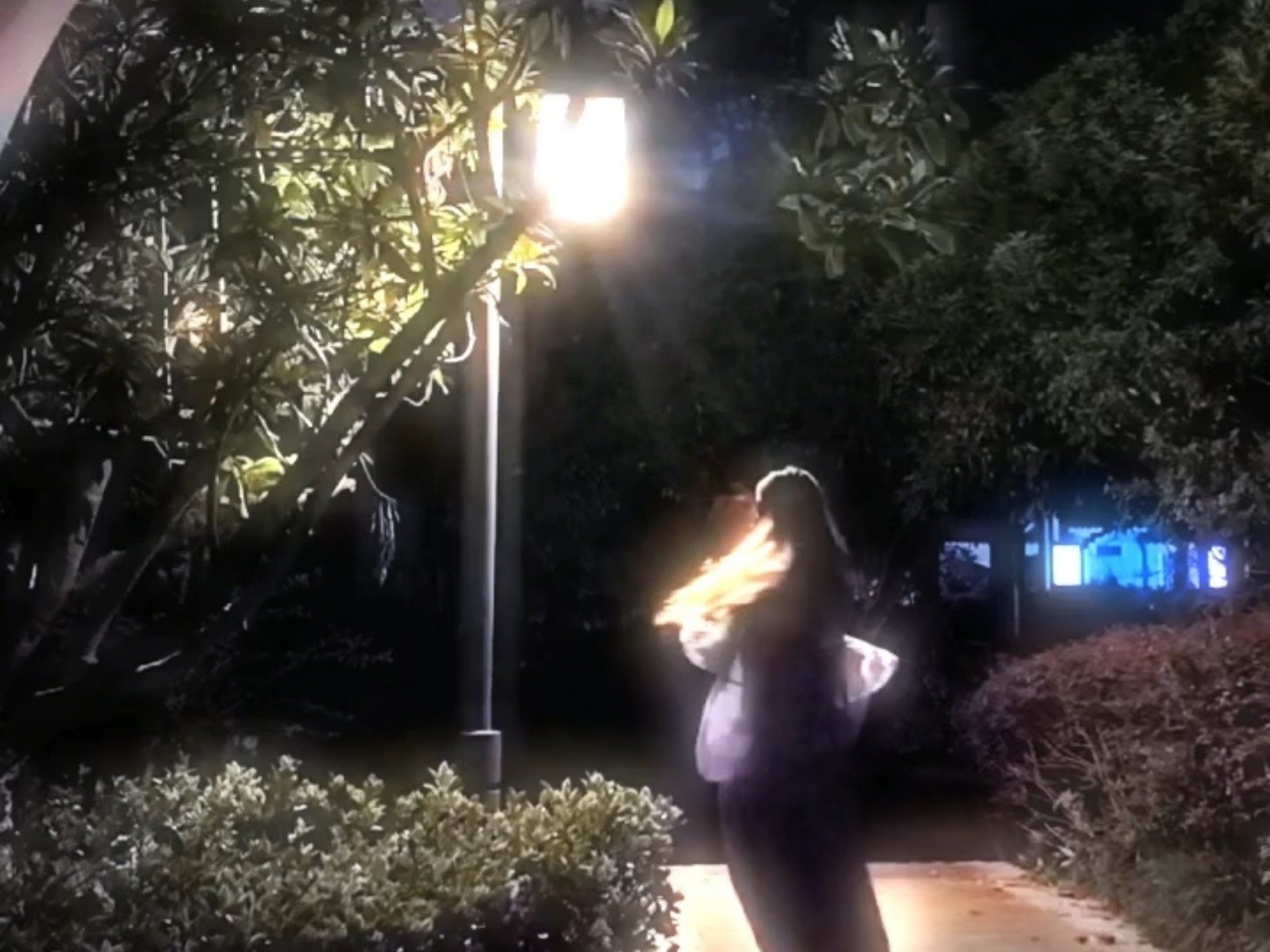 “不必问明天，此刻最重要～”