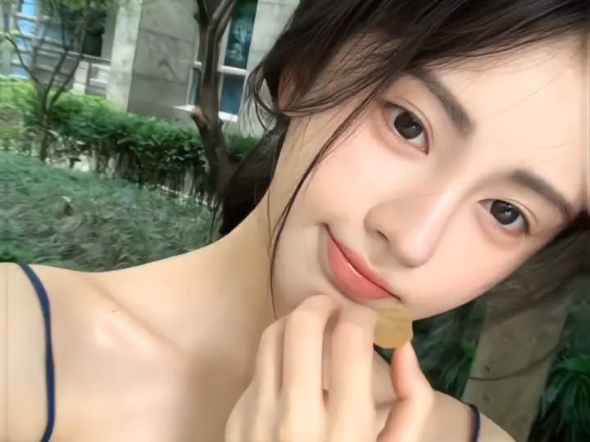 #鞠婧祎 你有兴趣吗？