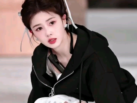 网友们，你们看，白鹿竟因为粉丝接机的原因而生气了。