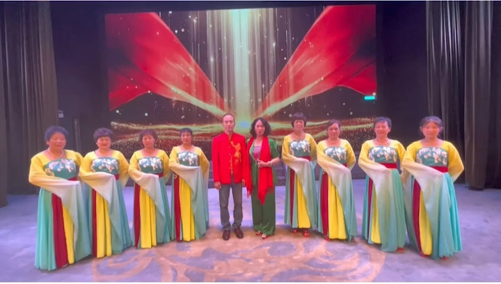 同心同德  艺行天下[爱心]胜利]