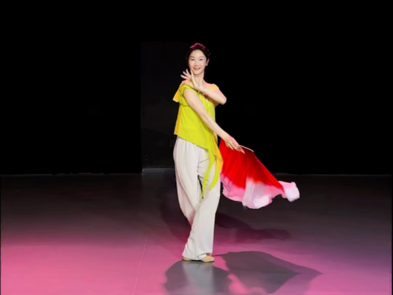 这支舞快到让我怀疑人生！也让我理解了淇淇为了呈现一个武打动