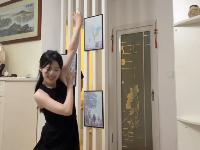 终于放假回家啦！在家继续扒舞ing 小舞段《鸳鸯戏》