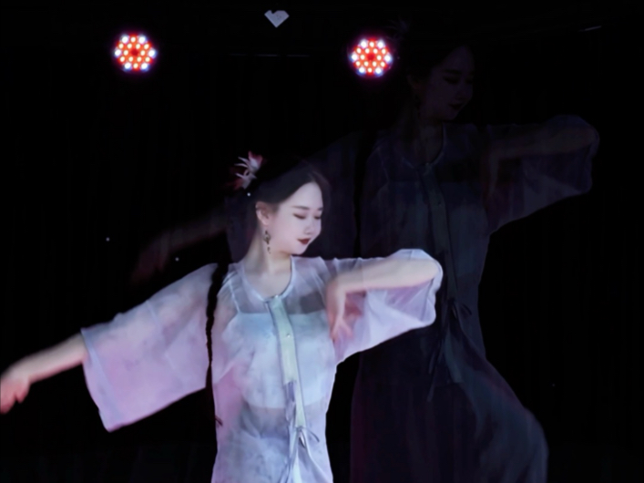 “兰花指捻红尘似水”