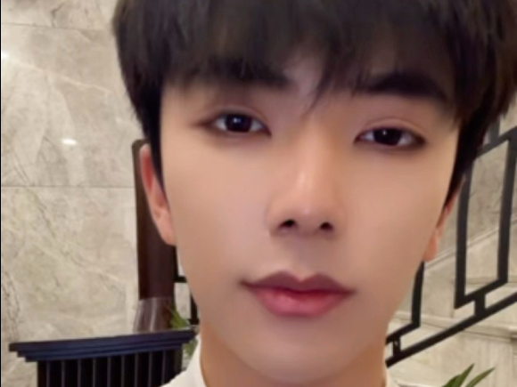 【郭雨昂】萌嘟嘟的雨昂喊你睡觉啦！晚安！