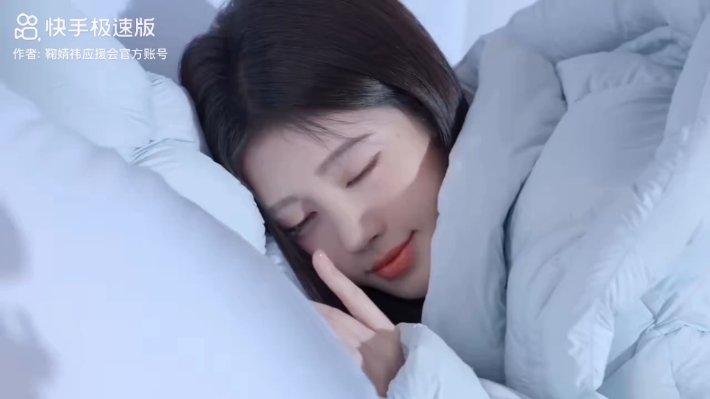 #鞠婧祎 恭喜 @鞠婧祎 解锁新身份 #YAYA鸭鸭品牌代言人鞠婧