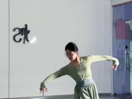 【飞天小狗嗷嗷】最新视频来袭，快来看看吧！