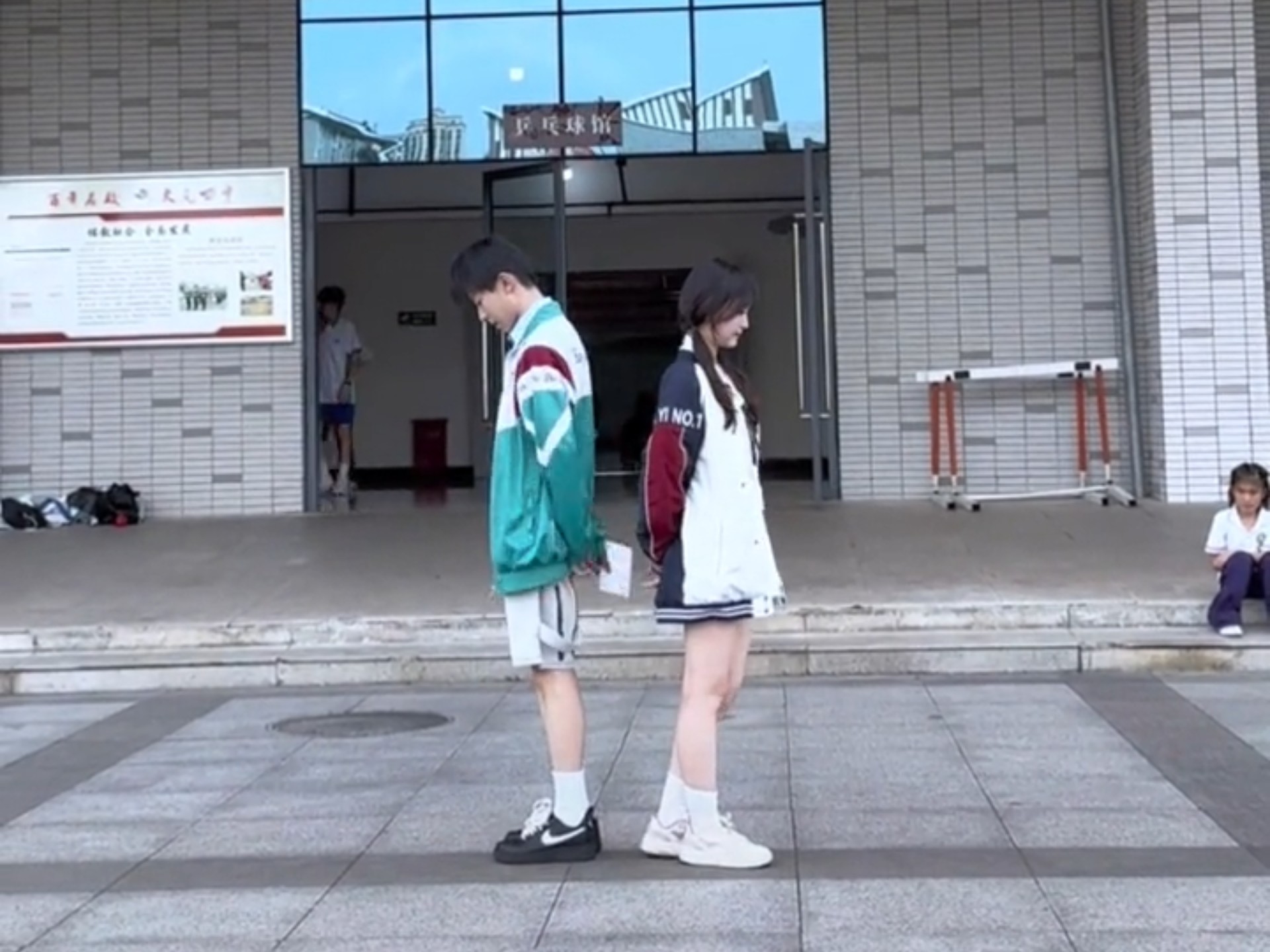 男女练gee舞蹈
